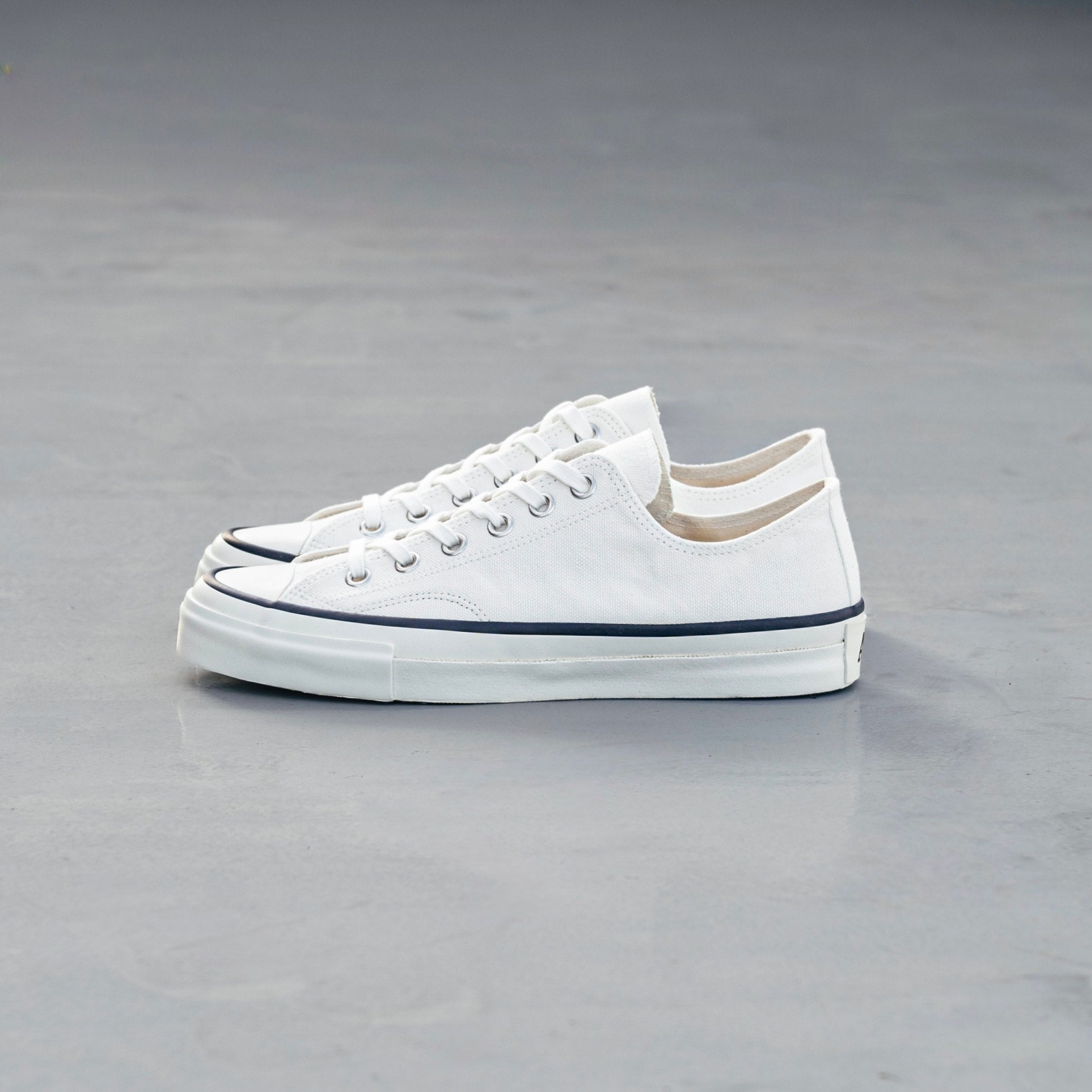 Asahi 046 Canvas Athletic Shoes: White